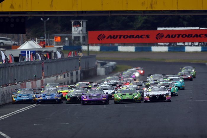 FANATEC GT GLOBAL: Porsche still out front as season builds towards grandstand finish